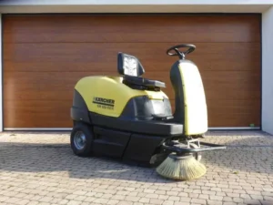 Zamiatarka spalinowa Karcher KM 100/100 R bp -bateryjna